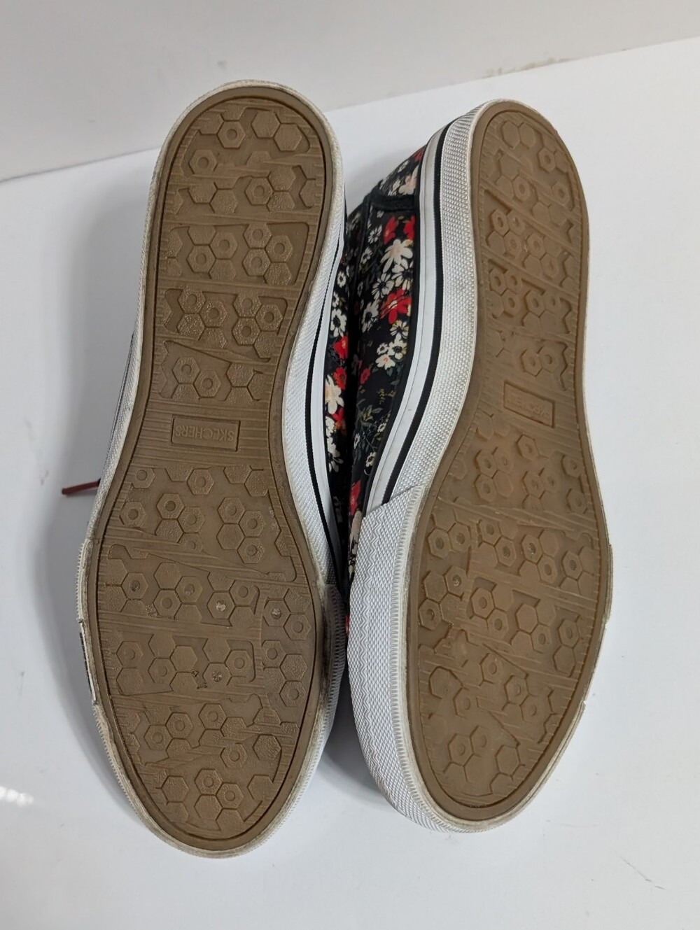 Skechers Black Floral Low-Top Lace-Up Sneakers - Picture 8 of 9